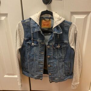 Women’s Levi Jean Jacket size Medium